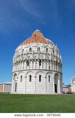 A área dos milagres em Pisa. Igreja