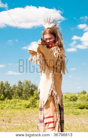 North American Indian in volle jurk