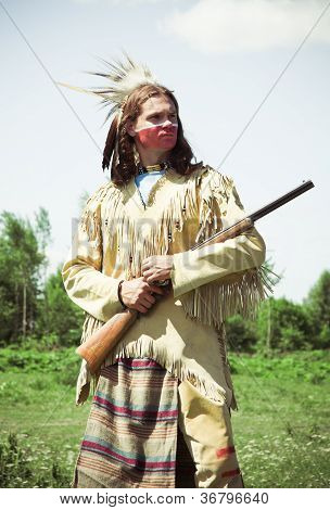North American Indian in volle jurk