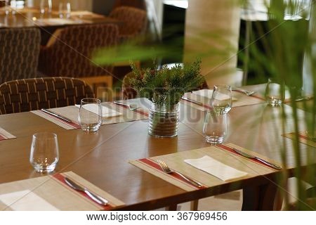 Casual Restaurant Dining Table Set Up, With Dark Brown Color Theam