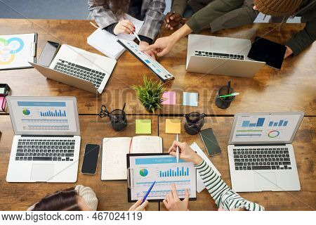 Business Team Analyzing Financial Data . Concept Of Teamwork.