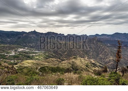 Gran Canaria Hiking Route Cruz De Tejeda To Artenara, View Into Caldera De Tejeda, Gran Canaria, Can