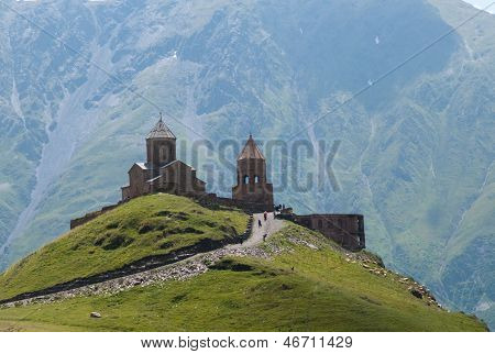Gergeti iglesia de la Trinidad - Kazbegi