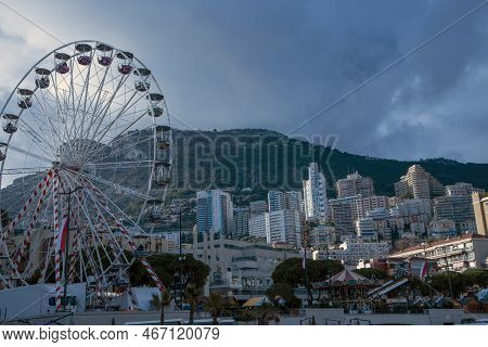 Monaco / Francia - December 10, 2022: Wheel Panoramic At  Montecarlo Harbour, Montecarlo, Monaco, Fr