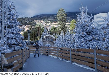 Monaco / Francia - December 10, 2022: Skating Rink Near Casino Of Montecarlo, Montecarlo, Monaco, Fr