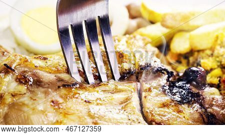 Sliced ​​chicken Thigh With Smoke Coming Out, Hot Meat Smoking, Chicken Flavor, Brazilian Restaurant