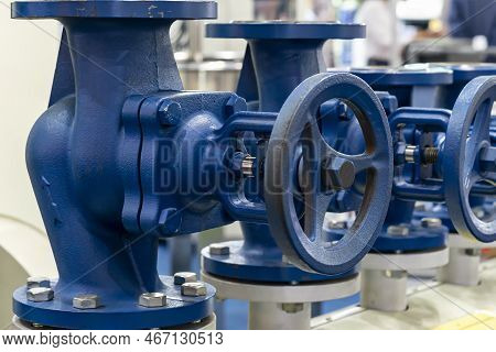 Close Up Metal Globe Valve For Control Flow Rate Or Throttling Of Air Steam Liquid Fluid Etc. Throug