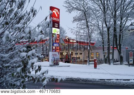 Kolobrzeg, West Pomeranian - Poland - 2022: Gas Station In A Winter City