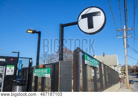 Somerville, Ma, Usa - Dec. 13, 2022: Boston Metro Mbta Green Line Magoun Square Station In City Of S