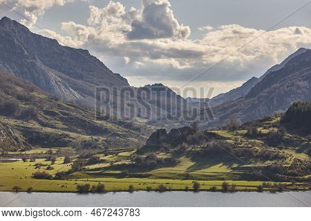 Picturesque Reservoir And Mountain Landscape In Riano. Spain