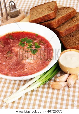 Vynikající boršč v tabulce detail