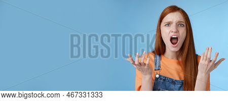 Outraged Freak-out Girlfriend Shouting Confused Full Disbelief Raising Hands Dismay Shrugging Compla