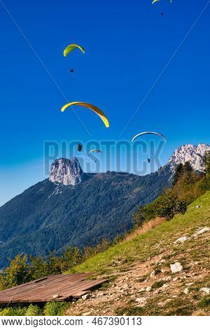 Talloires, France - September 08 2020 : Panorama From Montmin Of The Alpine Lake Of Annecy And Para 