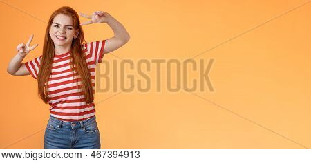Friendly Upbeat Good-looking Redhead Woman Rejoicing, Feel Happy, Enjoy Summetime, Take First Photo 