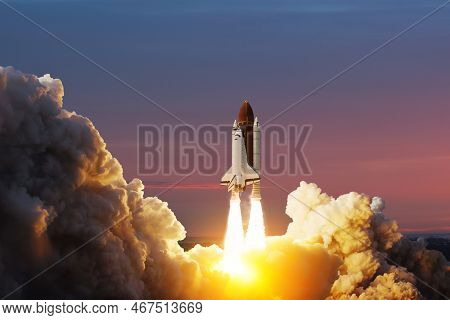 Spaceship Lift Off. Space Shuttle With Smoke And Blast Takes Off Into Space On A Background Of Sunse