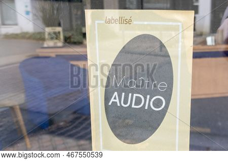 Bordeaux , Aquitaine France - 12 15 2022 : Maitre Audio Label Logo Brand Boutique Sign Text Store He