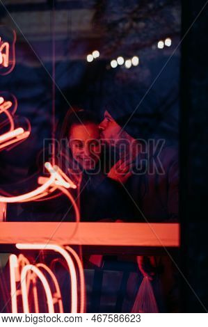 Outdoors Valentines Day Date Ideas For Couples. Winter Love Story. Cold Season Dating For Couples. Y