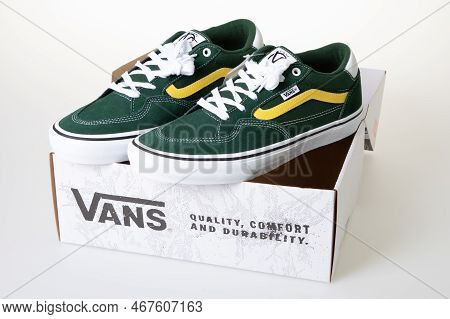Bordeaux , Aquitaine France - 05 27 2021 : Vans Logo Brand And Text Sign Closed Checkered Shoe Box W