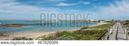 Struisbaai, South Africa - Sep 21, 2022: A Beach Panorama In Struisbaai, In The Western Cape Provinc