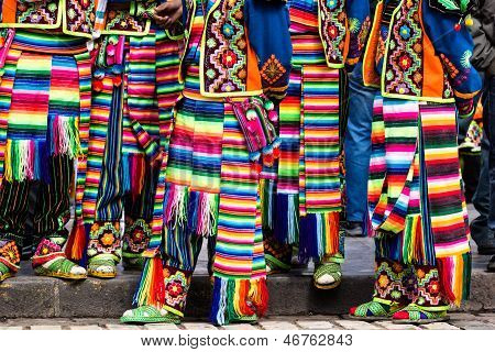 Peruanische TänzerInnen auf der Parade In Cusco.