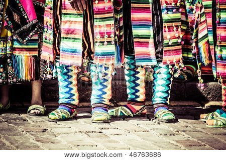 Peruanische TänzerInnen auf der Parade In Cusco.