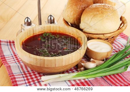Vynikající boršč v tabulce detail