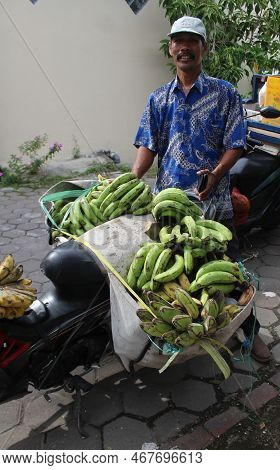 Serang, Banten, Indonesia - November 2022. Banana Sellers Who Sell Their Wares Using Motorbikes In T