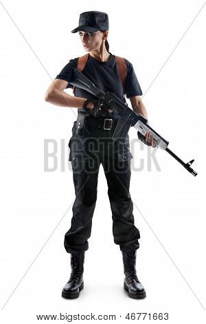 Politibetjent holder Kalashnikov