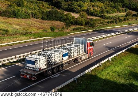 Transportation Truck On Highway - Mobile Gas Refueller Containers For The Transportation Of Compress