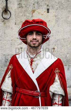 Siena, Tuscany, Italy - August 15 2022: Giraffa Or Giraffe Contrada Flag Bearer In Renaissance Histo