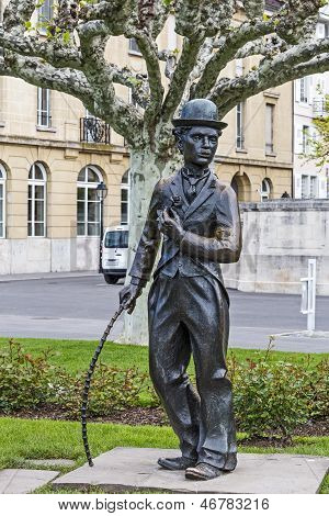รูปปั้นของ Charlie Chaplin ในเวอเวย์