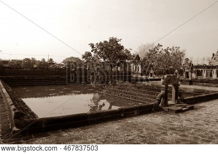 Prasat Muang Tam Stone Sanctuary Building Khmer Hindu Temple Style In Muangtam Historical Park For T