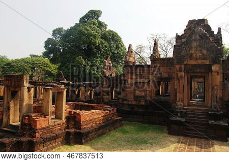 Prasat Muang Tam Stone Sanctuary Building Khmer Hindu Temple Style In Muangtam Historical Park For T