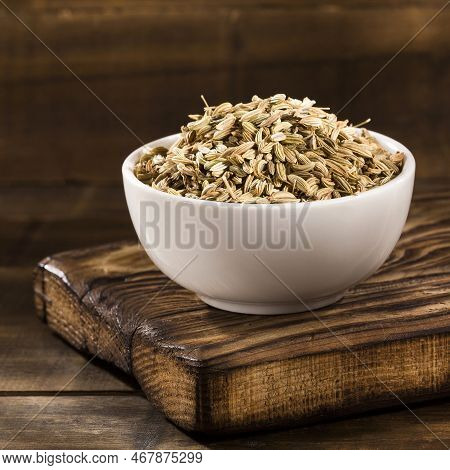 Foeniculum Vulgare - Dried Organic Fennel Seeds In The Bowl