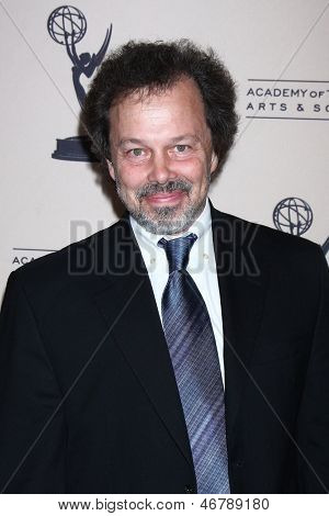LOS ANGELES - JUN 13: Curtis Armstrong přijíždí na recepci Daytime Emmy kandidátů předložený 