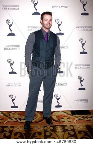 LOS ANGELES - JUN 13: Eric Martsolf dorazí na recepci Daytime Emmy kandidátů předložený ATA