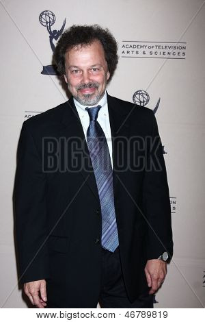LOS ANGELES - JUN 13: Curtis Armstrong přijíždí na recepci Daytime Emmy kandidátů předložený 