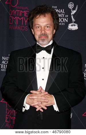 LOS ANGELES - JUN 14: Curtis Armstrong navštěvuje 2013 Daytime kreativní Emmy v Bonaventure 