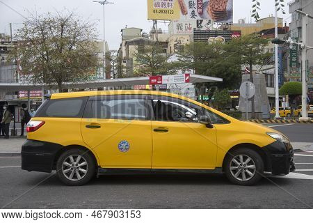 Chiayi, Taiwan- 6 Dec, 2022: Taxi Service Car Stop And Wait In Front Of Chiayi Railway Station. Chia