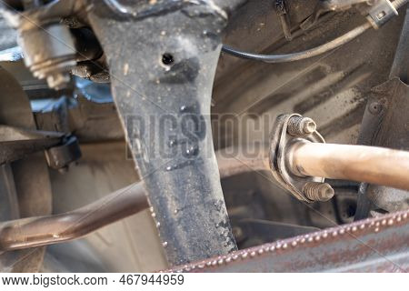 Vehicle Underbody Exhaust Pipe Of Catalyst And Exhaust System