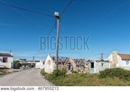 Arniston, South Africa - Sep 22, 2022: A Street Scene, With The Ruin Of A House, In Kassiesbaai,  Ar