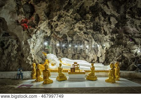 Thailand Ratchaburi Wat Tham Nam Cave