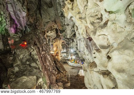 Thailand Ratchaburi Wat Tham Nam Cave