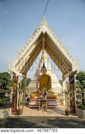 Thailand Ratchaburi Wat Muang Mon