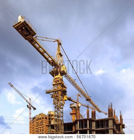 Budování, jeřáby na staveništi. Najdete další v mém portfoliu.