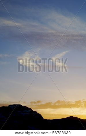 Pyreneees에서 다채로운 새벽 하늘