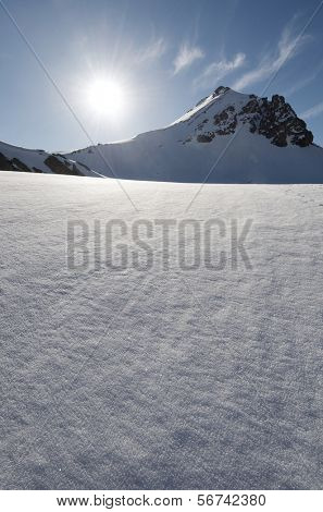 ver en contraluz de Bacias pico, Panticosa, Pirineo, Huesca, Aragon, España