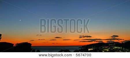 Solnedgang og måne