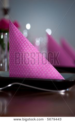 Pinkki ja vihreä moderni tarjoilua