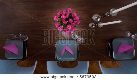 Pyöreän pöydän moderni tarjoilua